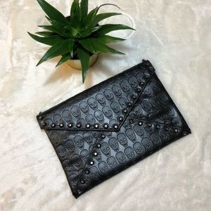 Black skull studded medium clutch